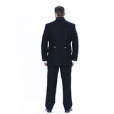 Nordfjord-med-lang-buks-og-jakke-bak-Sol