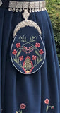 Graffer damebunad med brodert liv