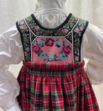 Hallingstakk Jente med perlesnor. Barnebunad