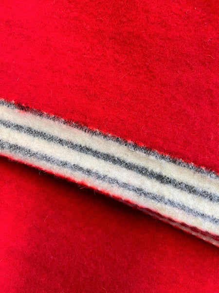 Metervare Rødtrøyematriale med stripet jarekant, (4)