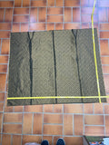 Nr. 293,   1 bit! Damask. En liten revne i kanten- se bilde!